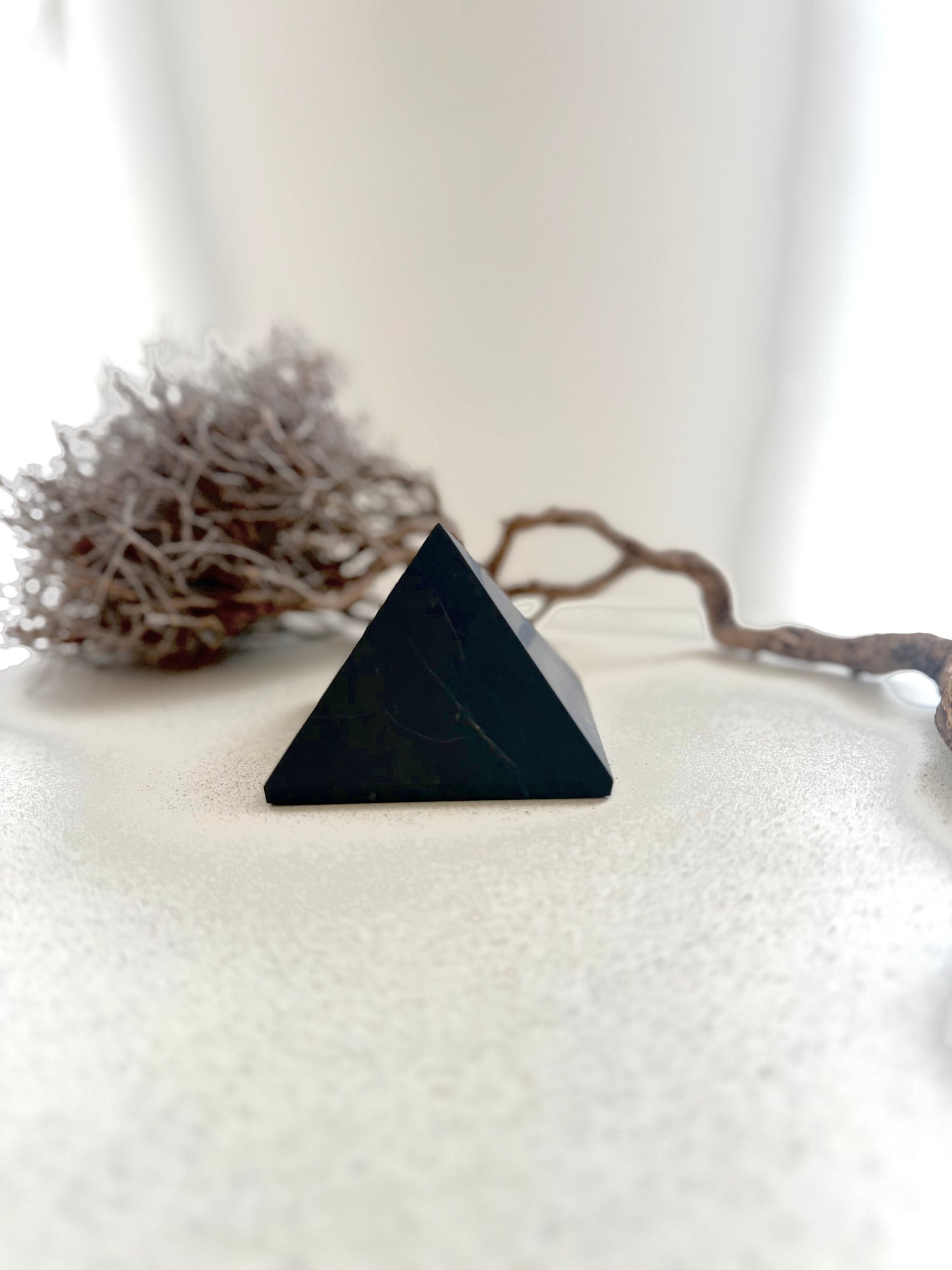 Schungit Pyramide – matt