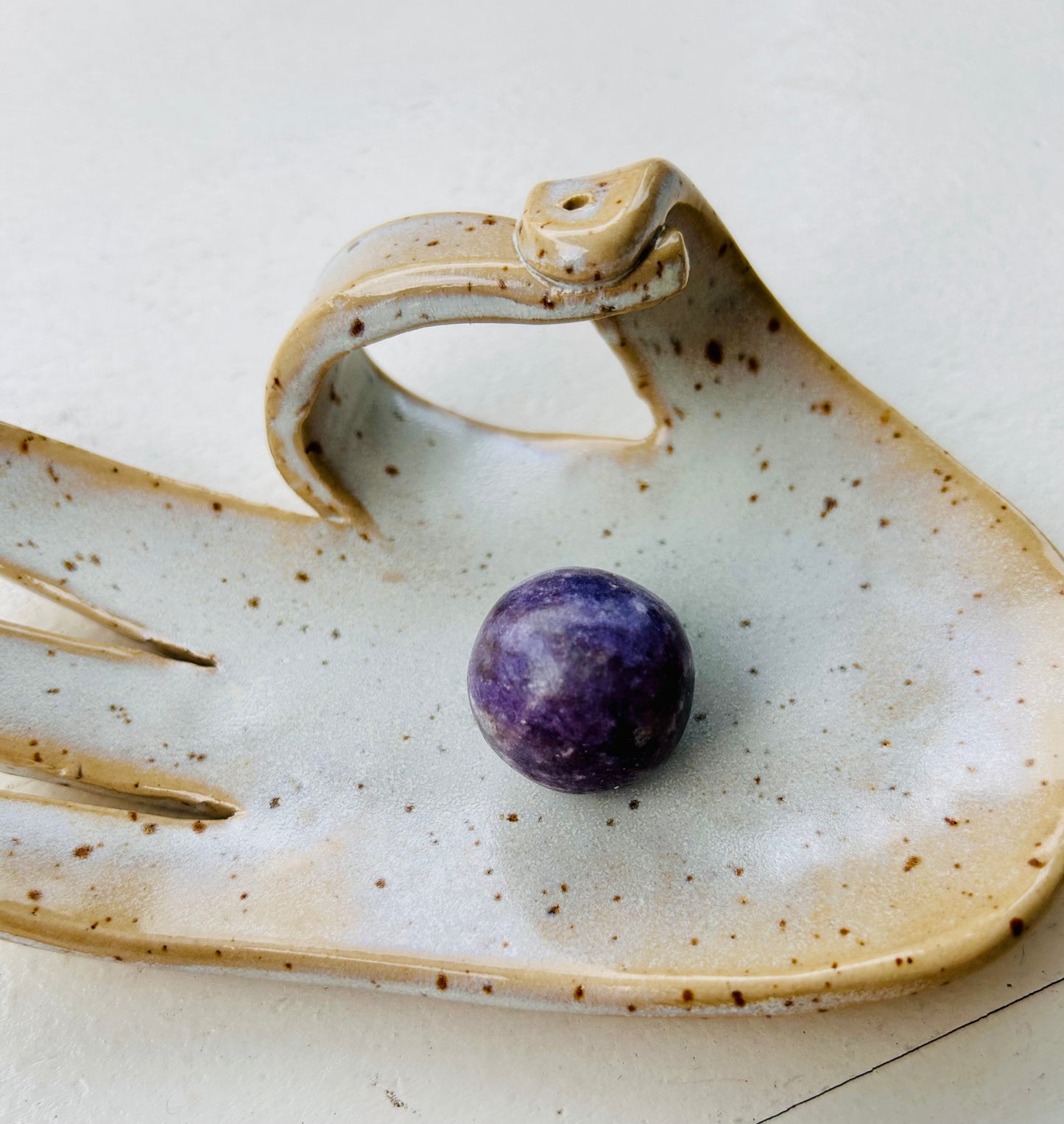 Lepidolith Trommelstein Kugel