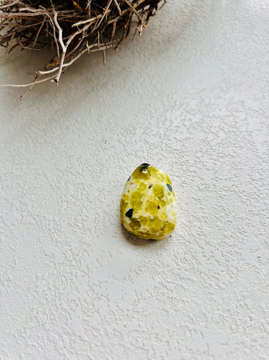 Lizardit Trommelstein gebohrt – Tor zur inneren Klarheit | Einzelstück