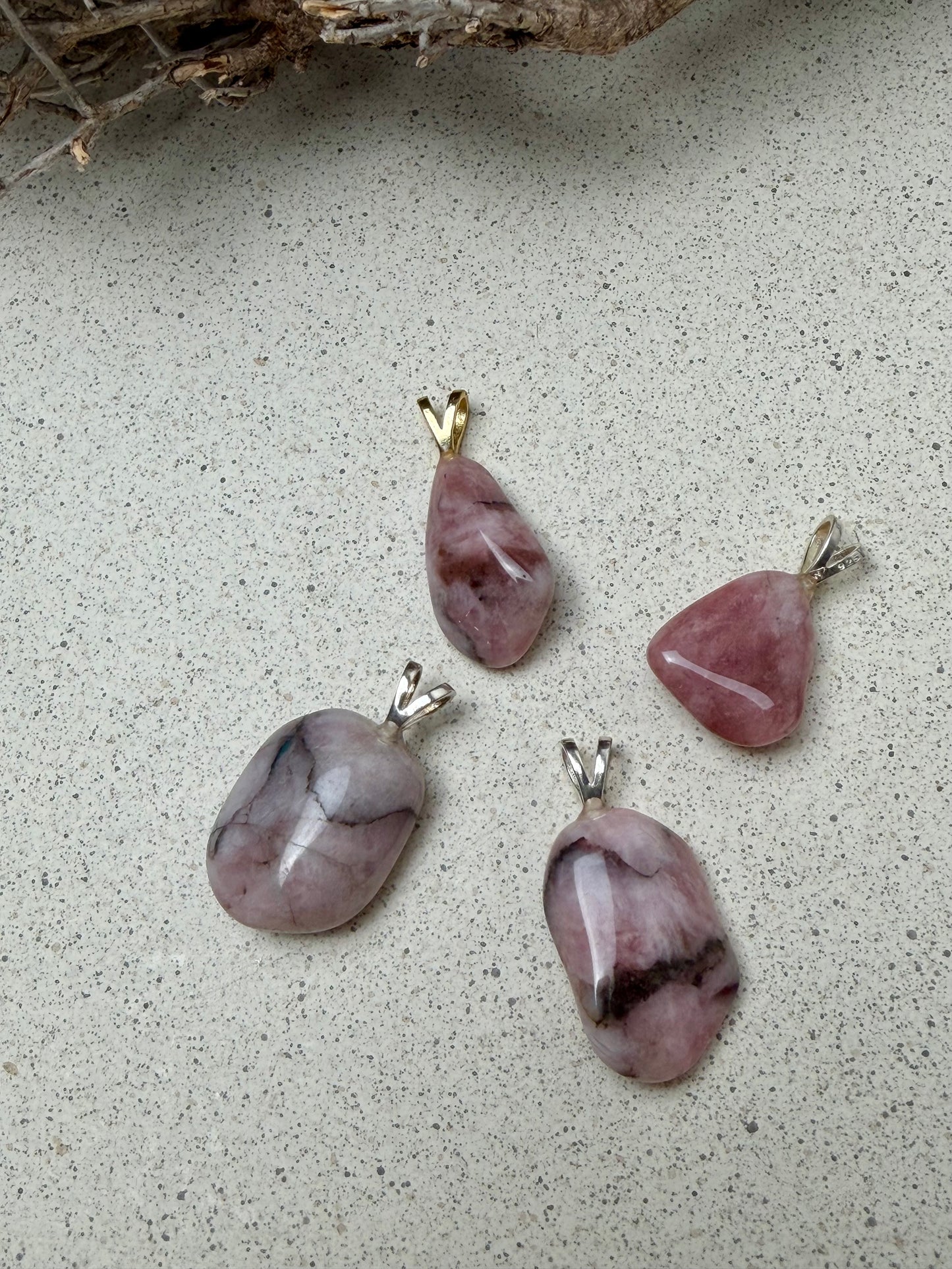 Erdbeerquarz Ketten Anhänger