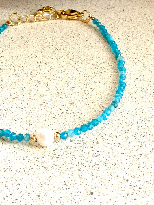 Apatit Armband mit Süßwasserperle – Edelstein Armband goldfarben