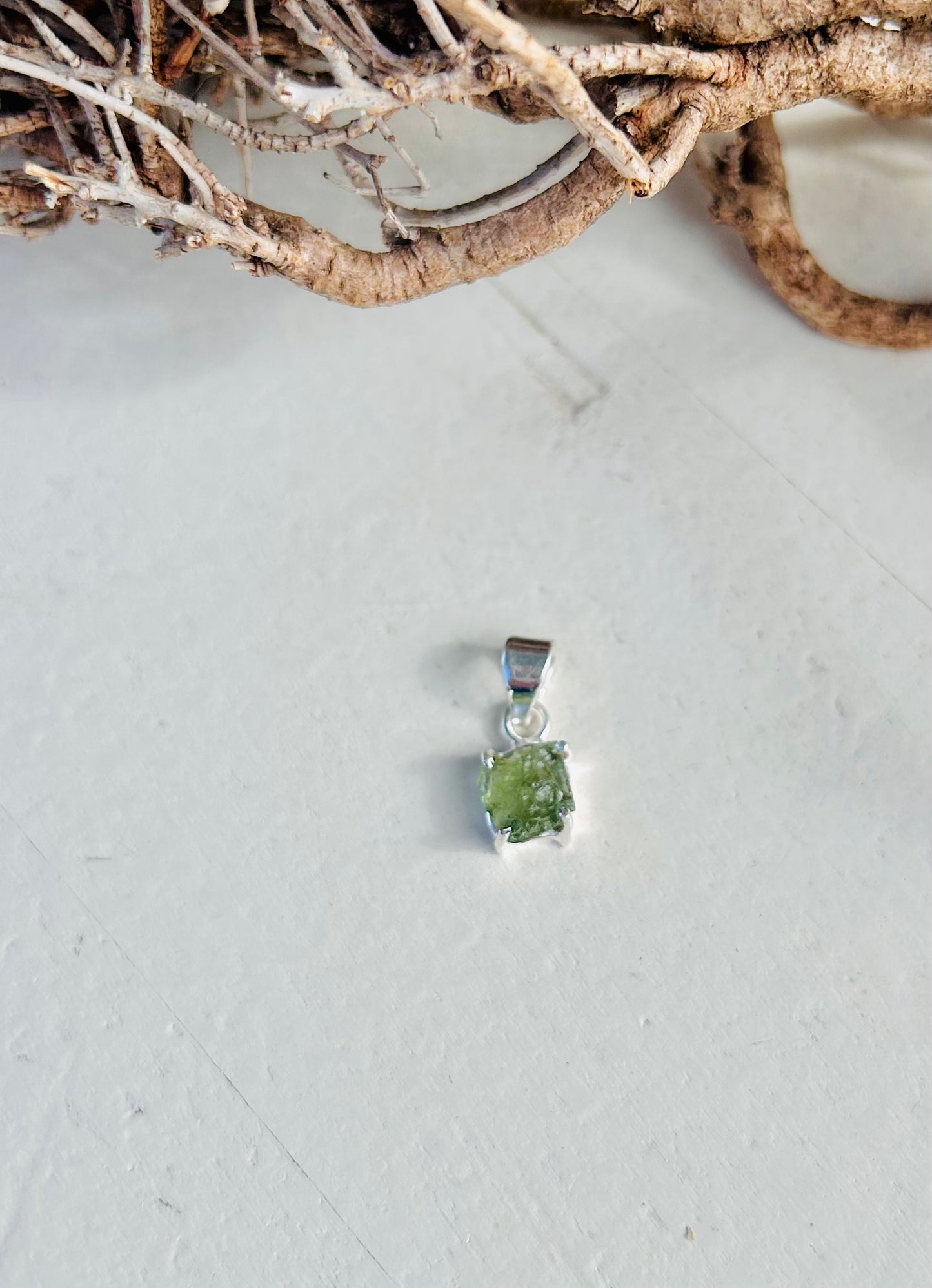 Moldavit – Anhänger in Silberfassung