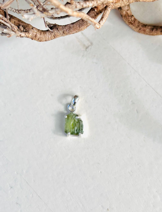 Moldavit – Anhänger in Silberfassung