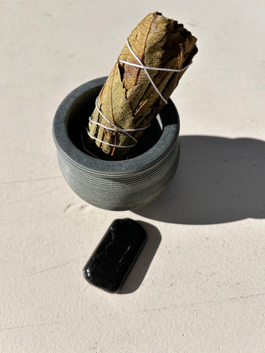 Schutz Set - Smudge Stick Holder inklusive Yerba Santa Räucherbündel und Turmalin Stein
