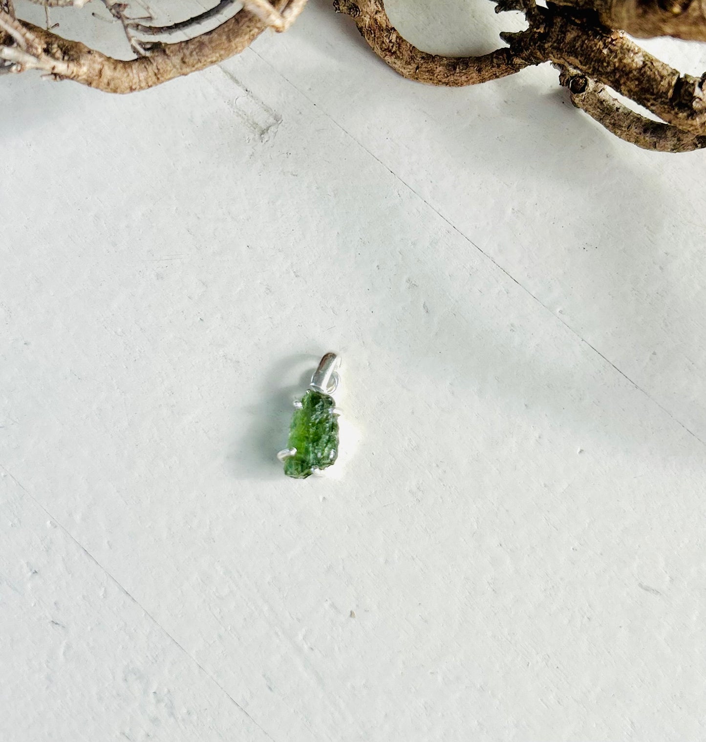 Moldavit – Anhänger in Silberfassung