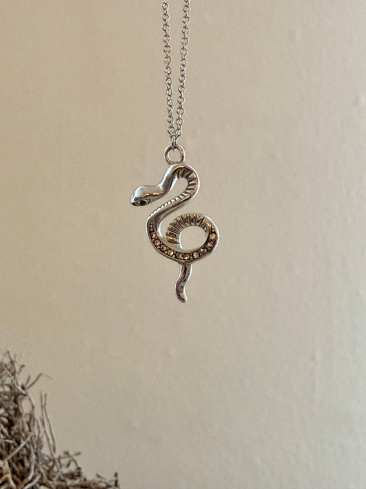 Serpentina Necklace | Kette mit Schlangenanhänger