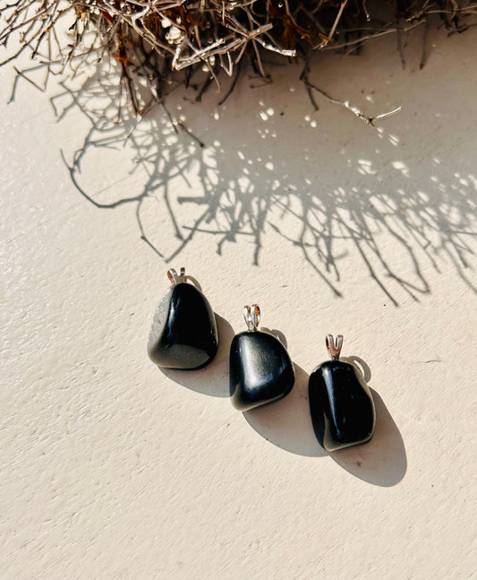 Schwarze Jade Anhänger – Schutz & Erdung | Inka Jade