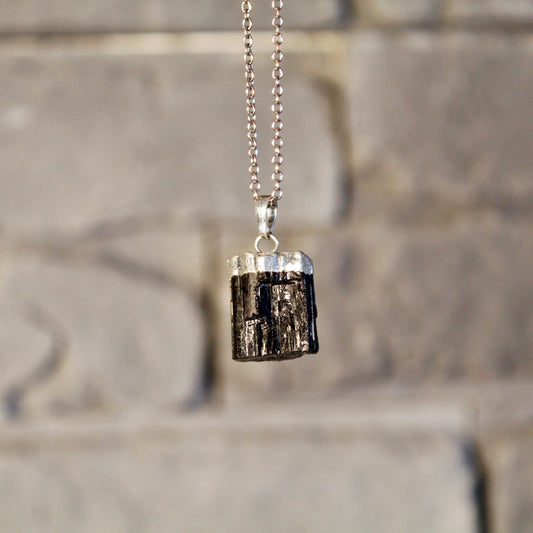 Schwarzer Turmalin Ketten Anhänger Silber | inkl. Lederband