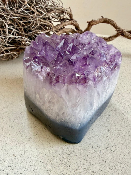 Polierte Amethystdruse, 9x8 cm, violette Kristallspitzen, HejLuna Bruchsal