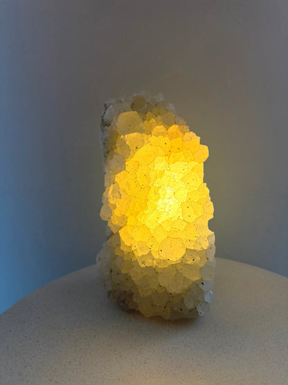 Kristalllampe aus Amethyst, Rosenquarz oder Bergkristall – natürliche Edelstein-Lampe