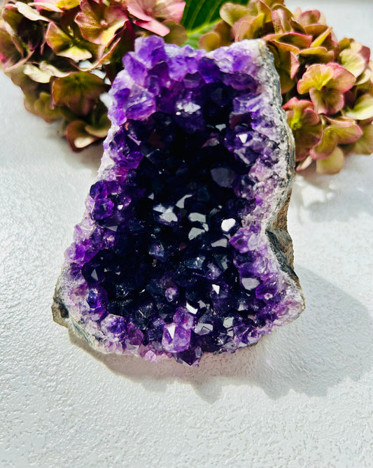 Amethyst-Stufe mit Sockel