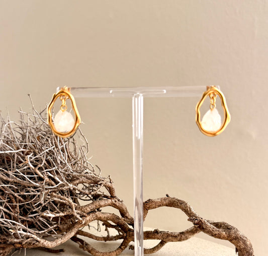 Divine Drops – 24K Gold Ohrstecker Bergkristall | Regenbogen Mondstein