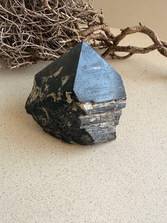 Schwarze Turmalinspitze roh | Schutzstein & Erdung