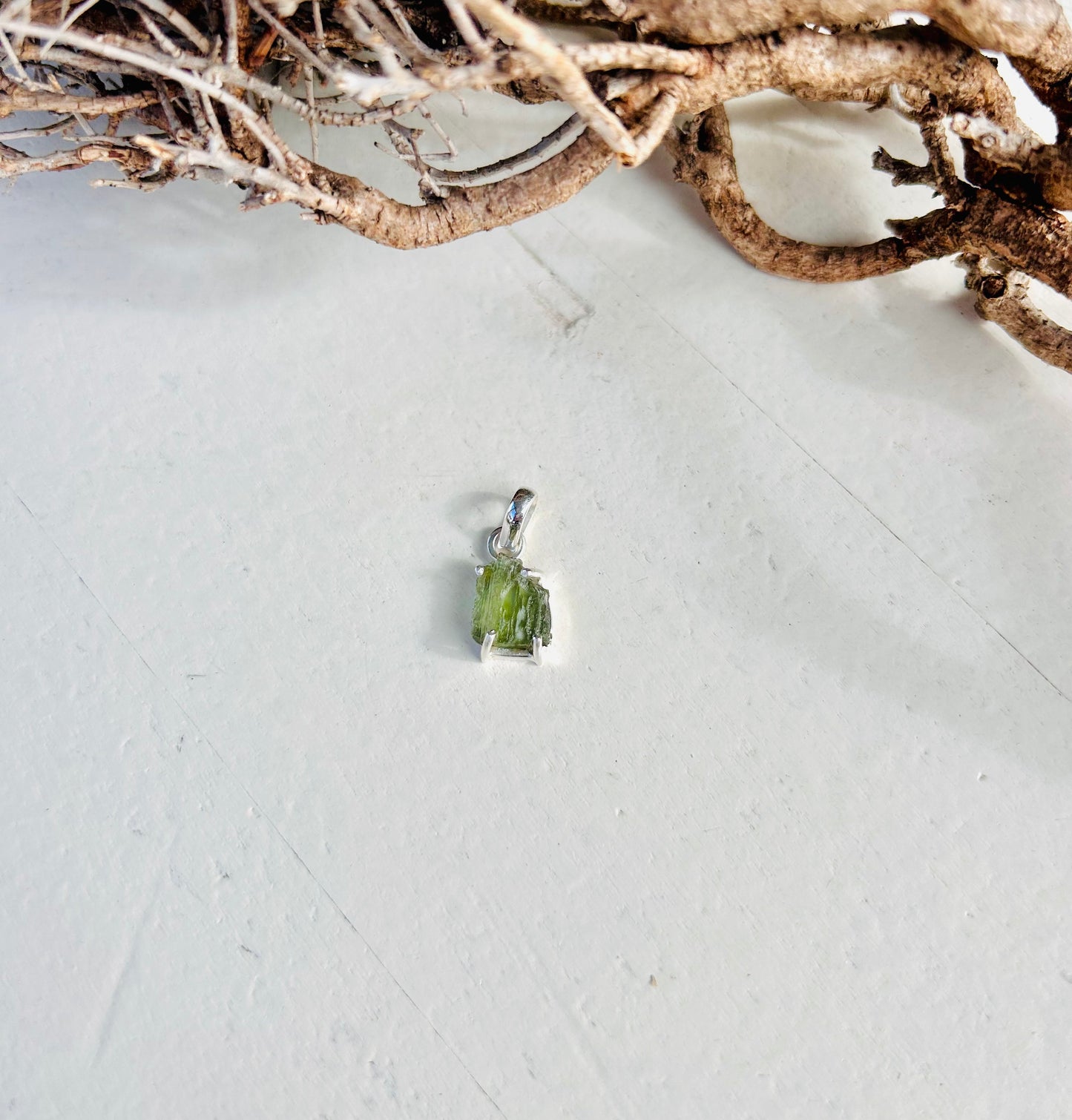 Moldavit – Anhänger in Silberfassung