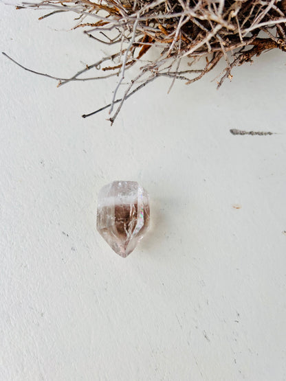 Gebohrte Amethyst-Rauchquarz-Kristalle