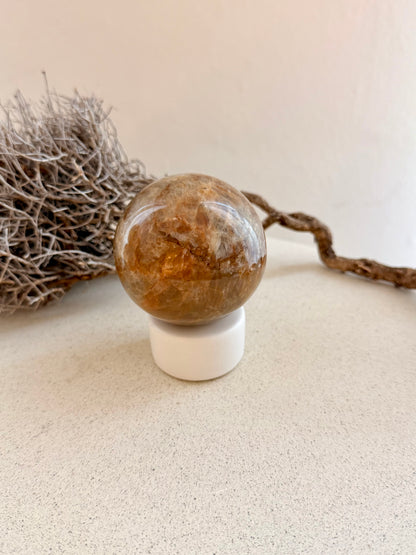 Oranger Mondstein Kugel