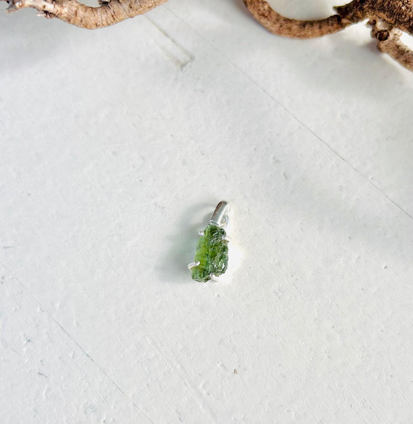 Moldavit – Anhänger in Silberfassung