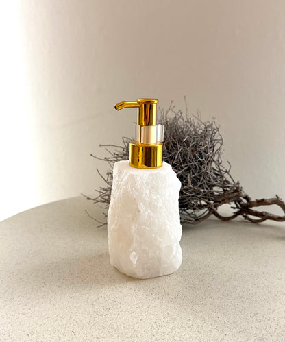Kristall-Seifenspender aus Rohstein