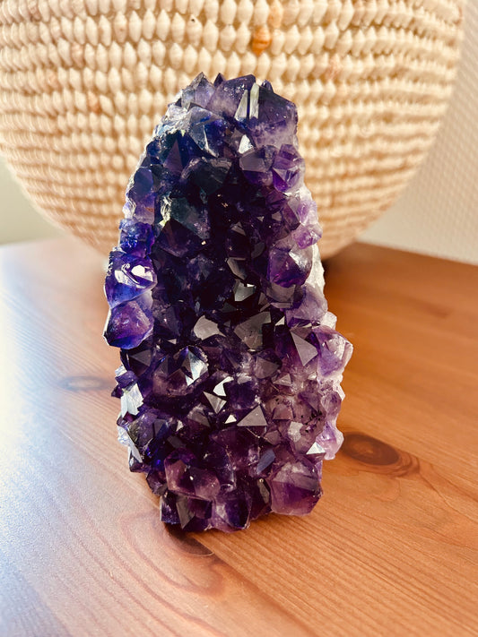 Amethyst-Stufe mit Sockel