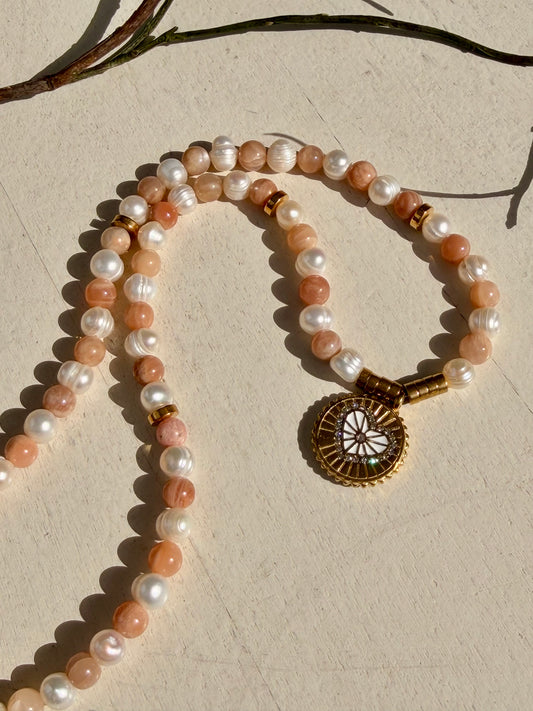 Amora Moon kette | Mondstein & Süßwasserperle | Einzelstück