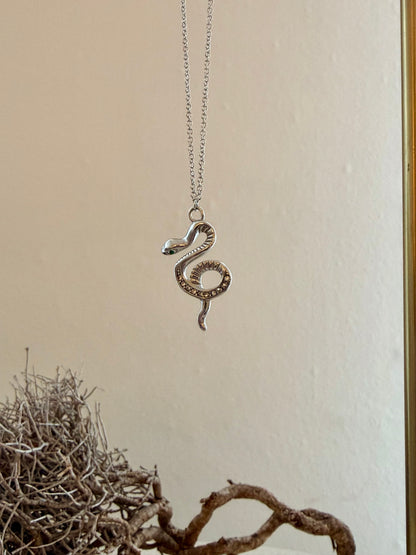 Serpentina Necklace  |  Kette mit Schlangenanhänger