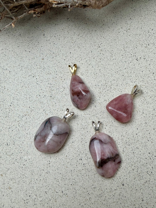 Erdbeerquarz Ketten Anhänger