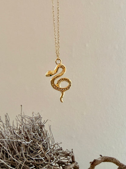 Serpentina Necklace  |  Kette mit Schlangenanhänger