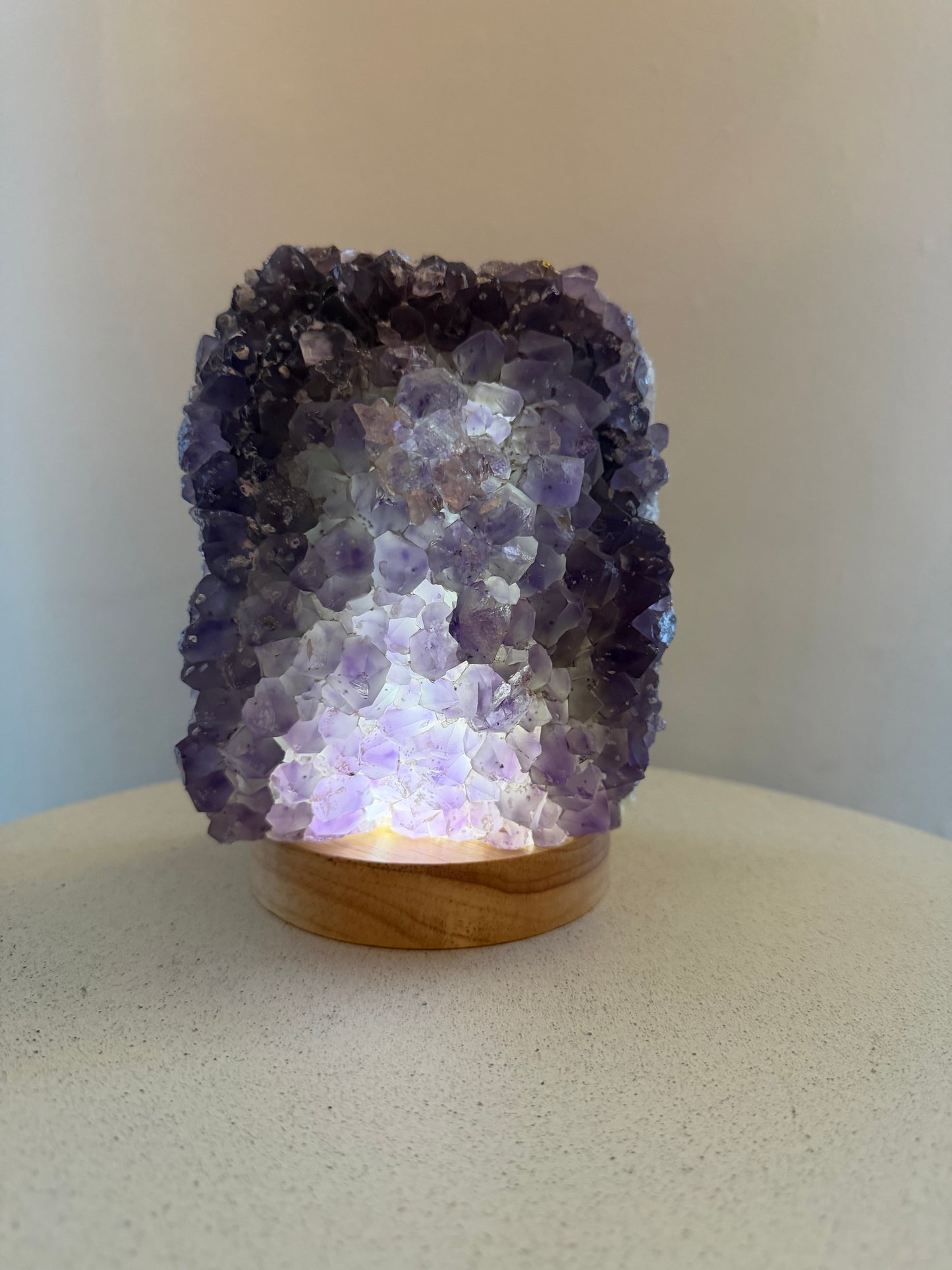 Kristalllampe aus Amethyst, Rosenquarz oder Bergkristall – natürliche Edelstein-Lampe