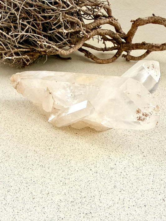 Bergkristall Zwillingsspitze · liegend · Einzelstück