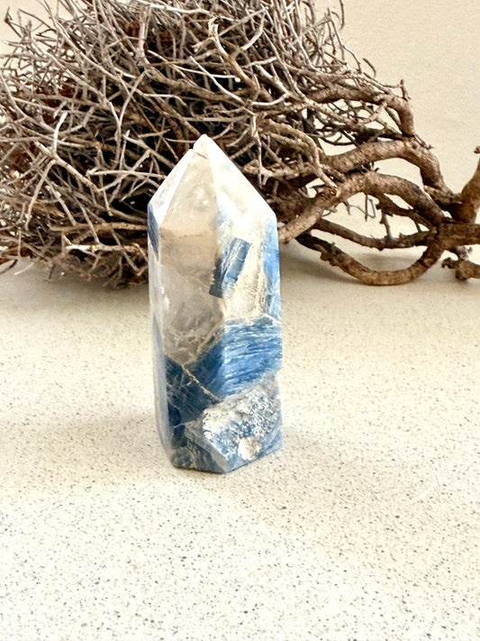 Dysthen (Kyanit) Spitzen · blau · dunkel · orange