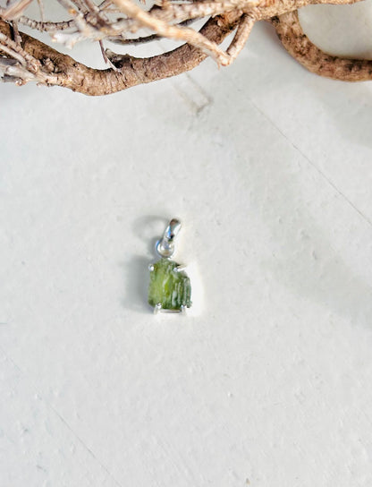 Moldavit – Anhänger in Silberfassung