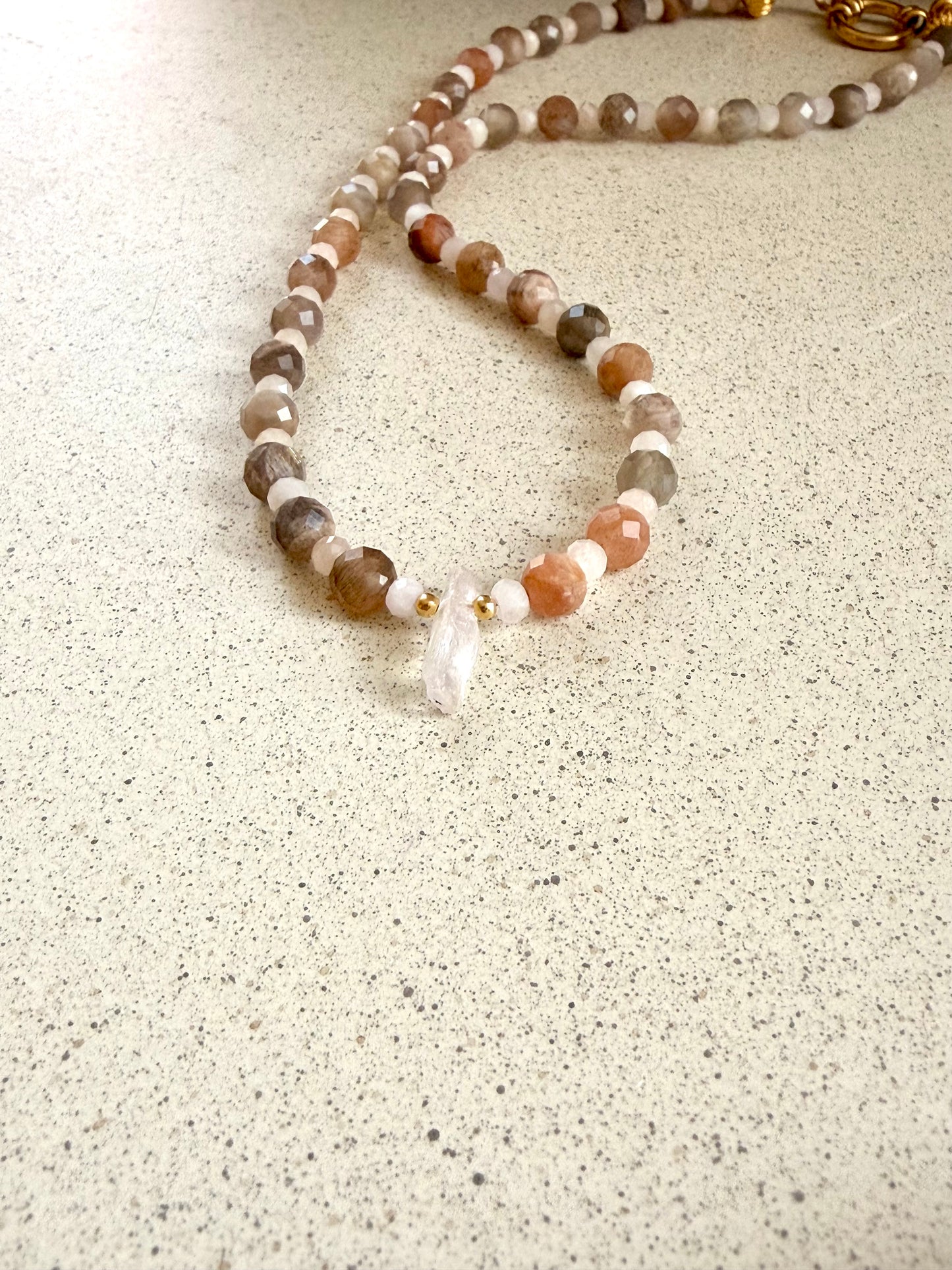 Rhiannon - Mondstein, Morganit & Kunzit Perlenkette | limited Edition