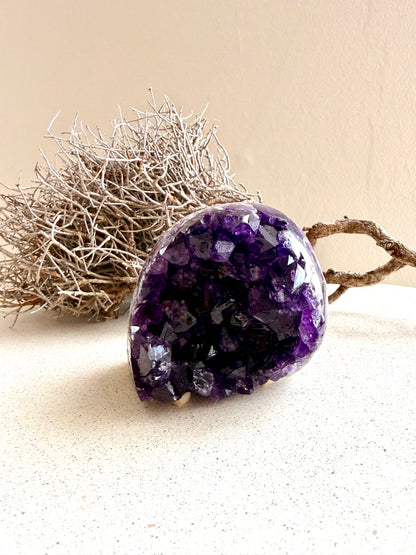 Amethystdruse halbpoliert mit dunkler Färbung, 6x6 cm, HejLuna Bruchsal