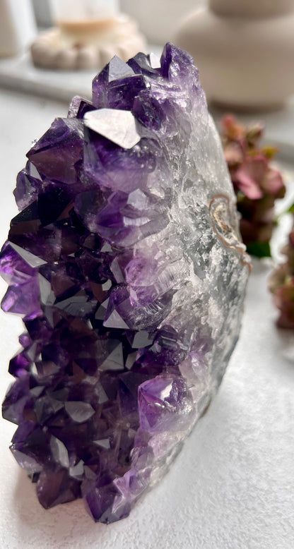 Amethyst-Stufe mit Sockel