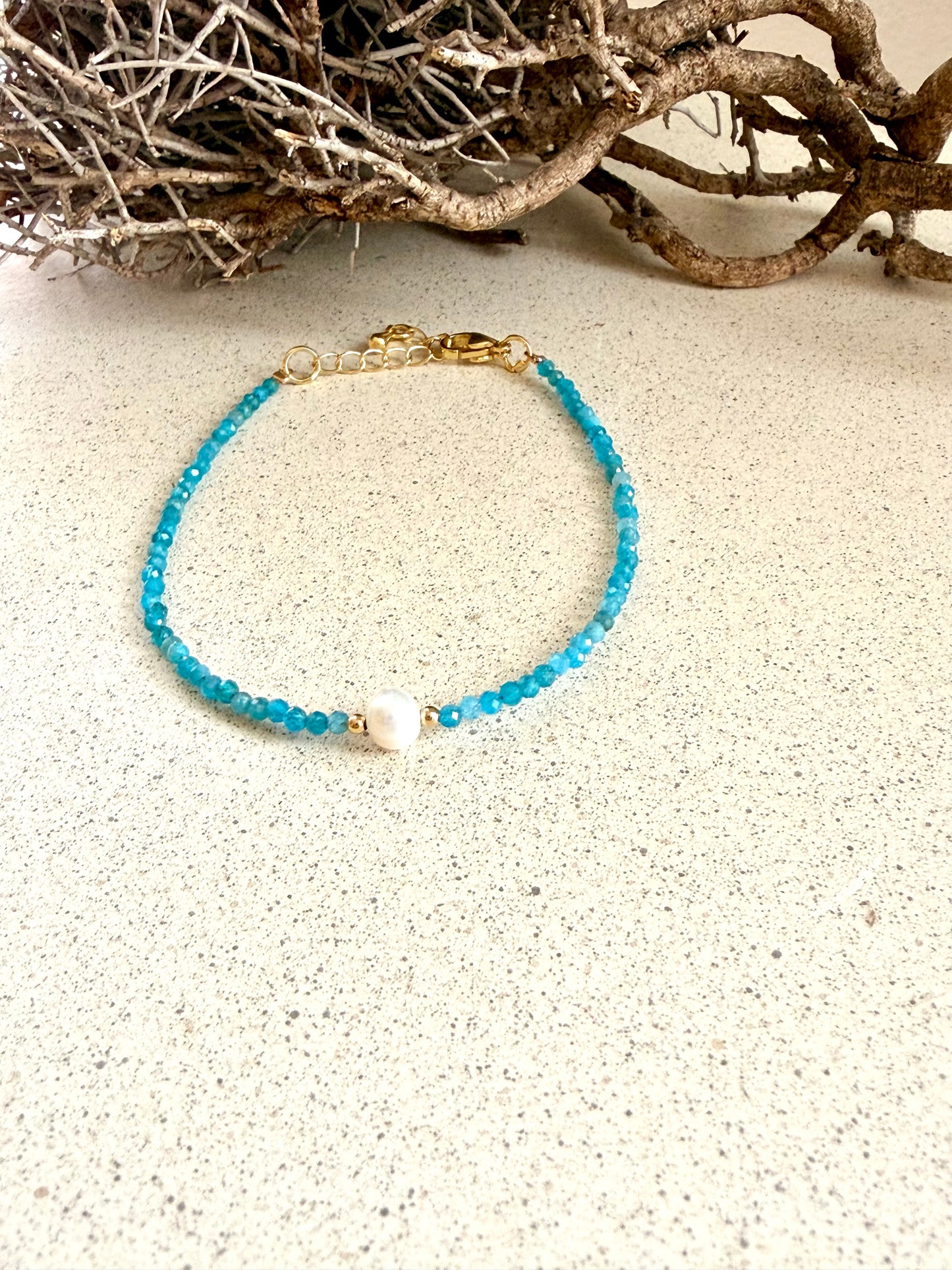 Apatit Armband mit Süßwasserperle – Edelstein Armband goldfarben