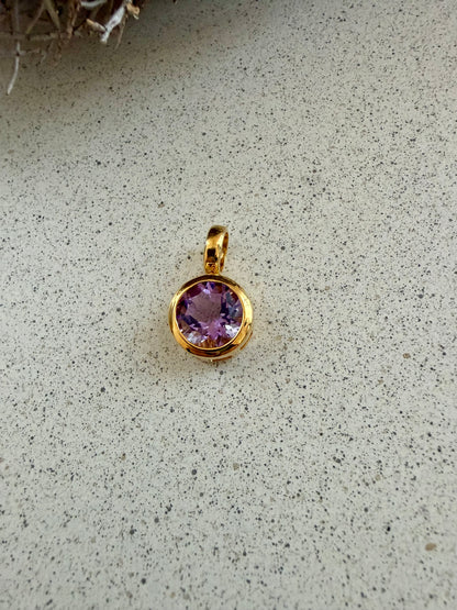 VELA – Facettierte Edelsteinanhänger