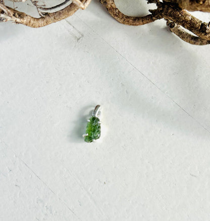 Moldavit – Anhänger in Silberfassung