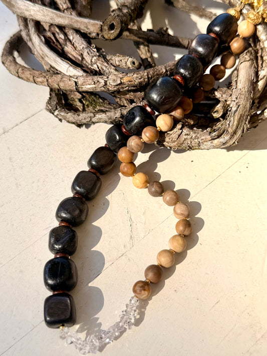 Gaia – Absolute Unikate | Kette (50 cm) & Armband (bis 19 cm) aus Herkimer Diamant, Hypersthen & Versteinertem Holz