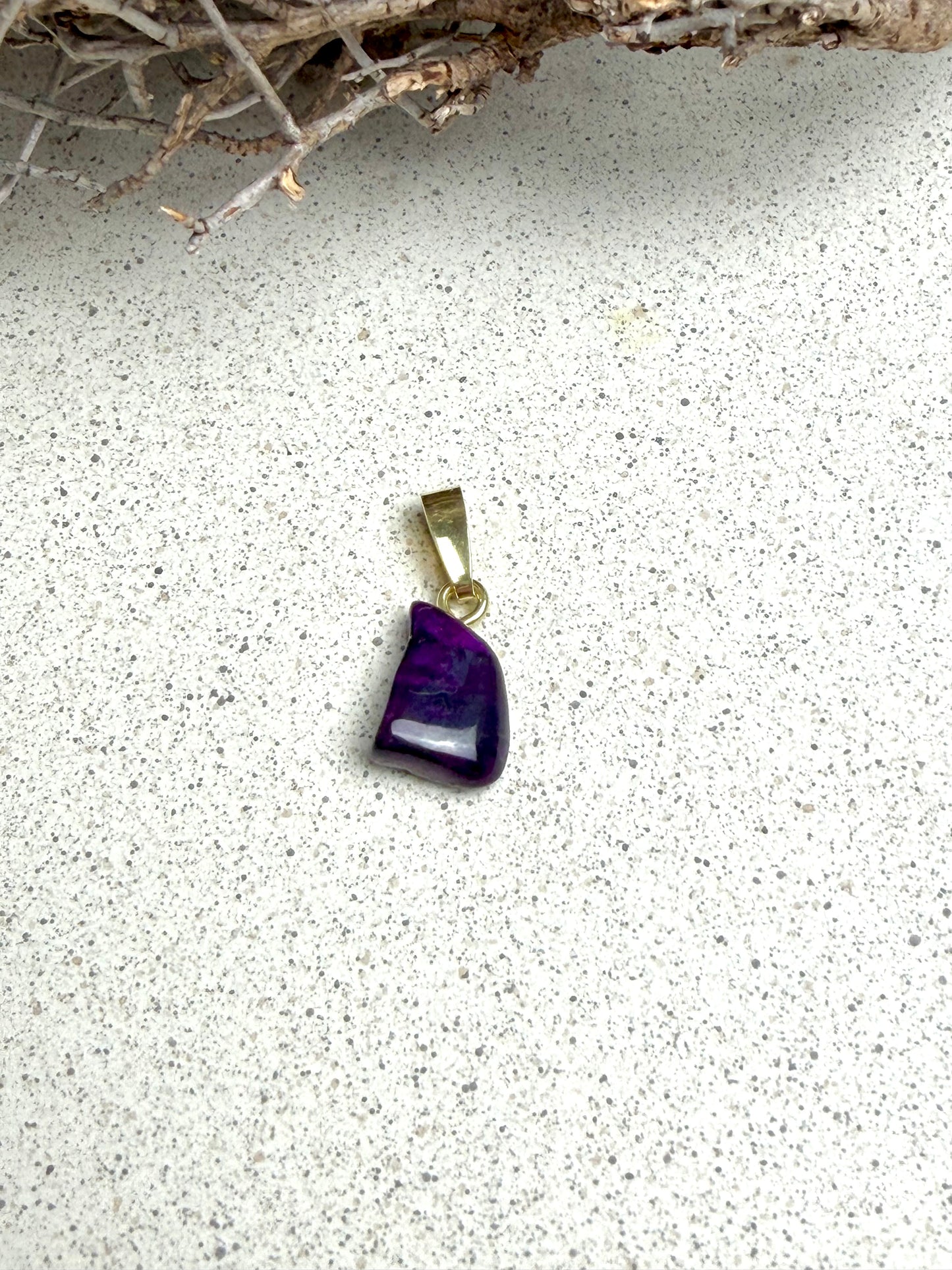 Sugilith – Anhänger