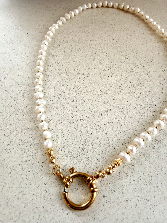 Handgemachte Süßwasserperlenkette als Layering-Schmuck