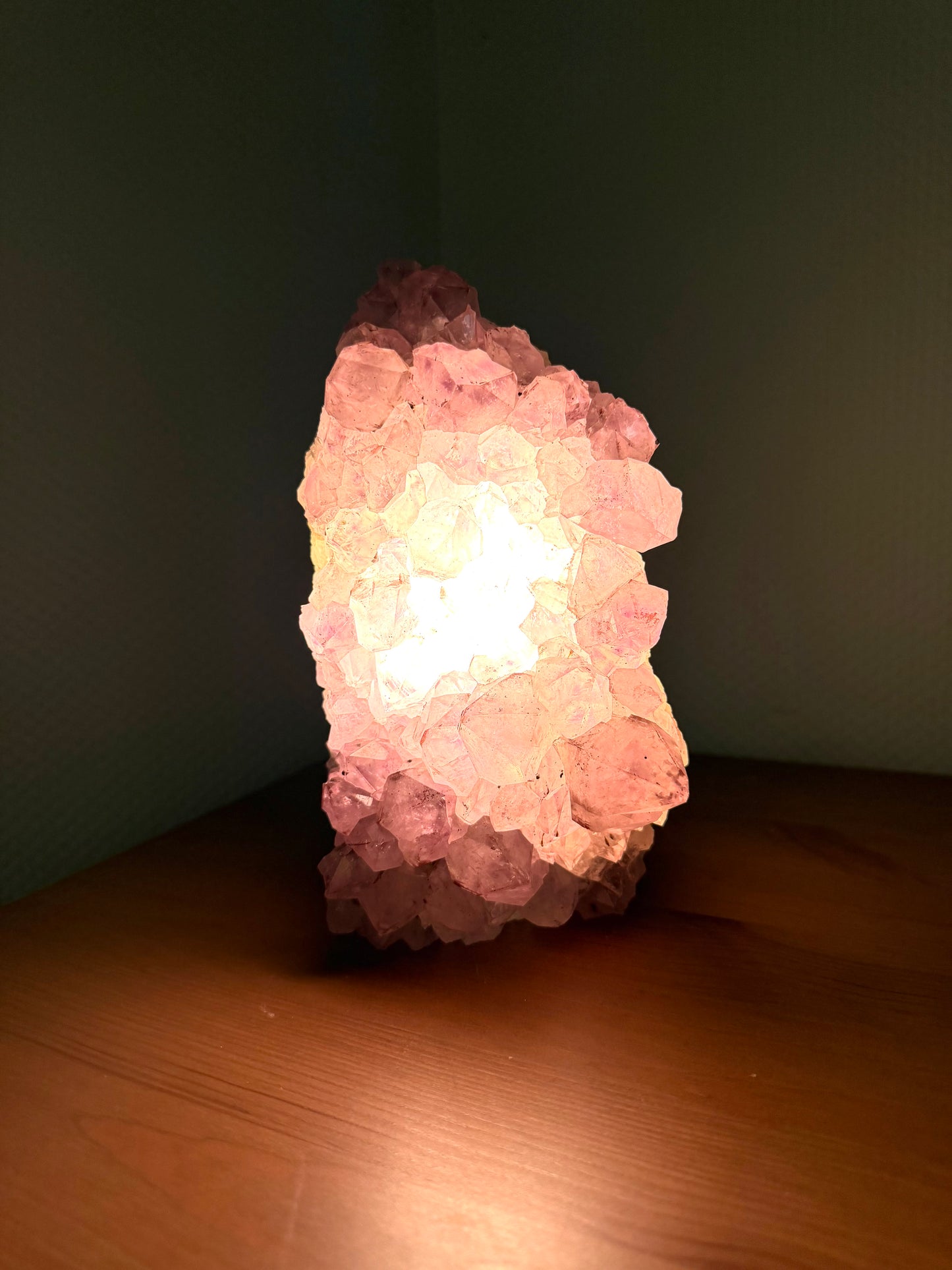 Kristalllampe aus Amethyst, Rosenquarz oder Bergkristall – natürliche Edelstein-Lampe