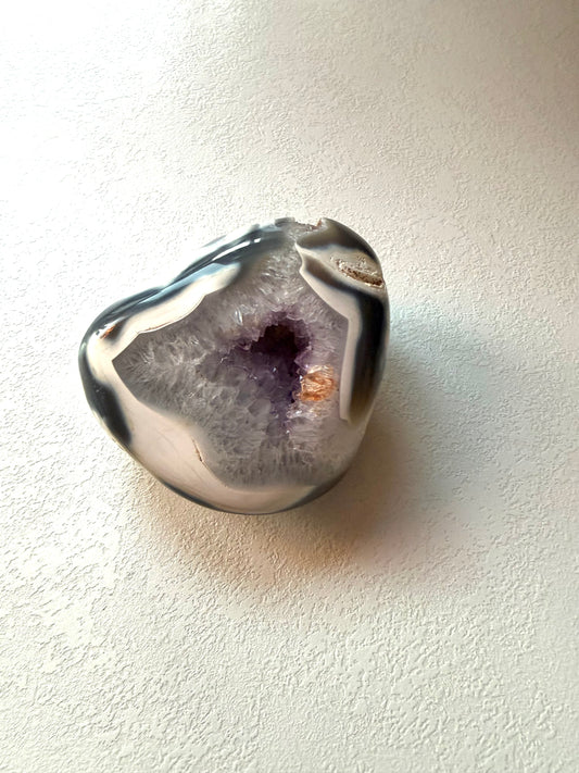 Amethyst in Chalcedon – Freeform Deko-Unikat